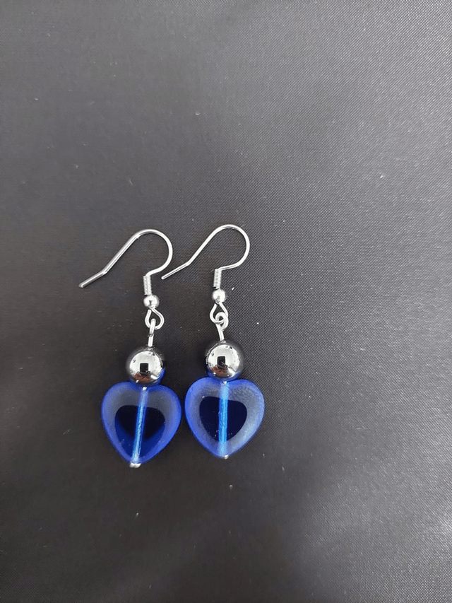 Boucles d'oreilles coeur bleu et pierres hématites