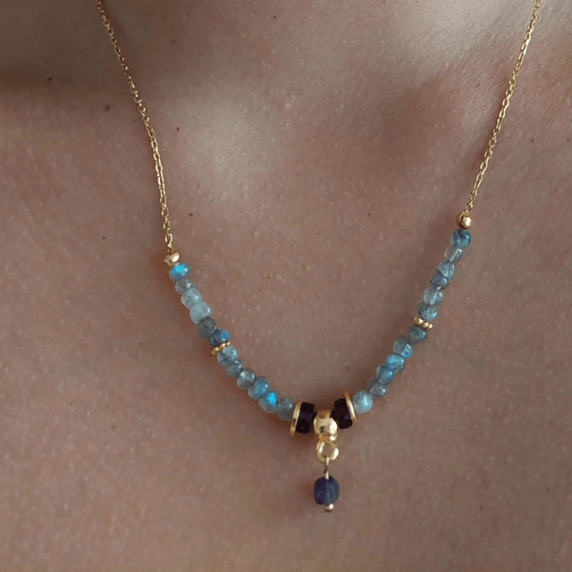Collier avec pierres Labradorite, Grenat bordeaux et breloque Améthyste
