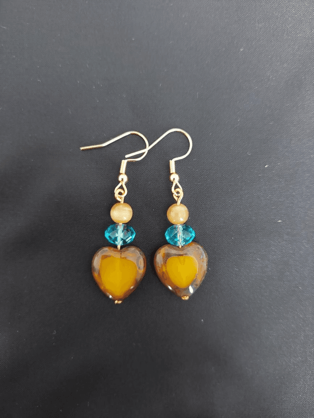 Boucles d&#039;oreilles coeur couleur caramel 