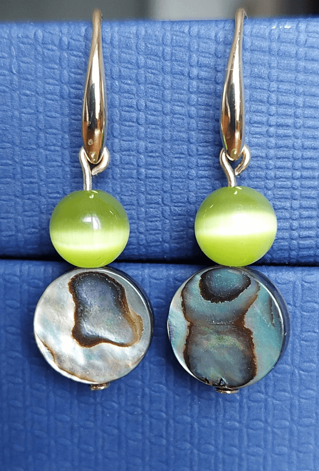 Boucles d&#039;oreilles Abalone et perles vertes