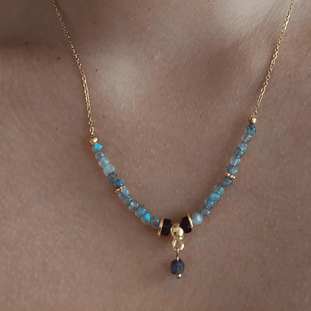 Collier avec pierres Labradorite, Grenat bordeaux et breloque Améthyste